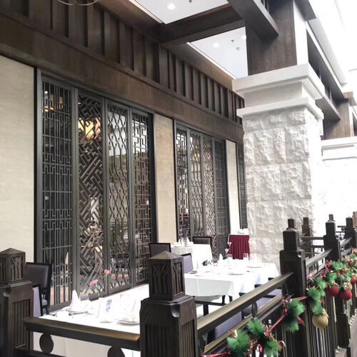 Proyecto de personalización de pantallas de acero inoxidable para hoteles de alta gama