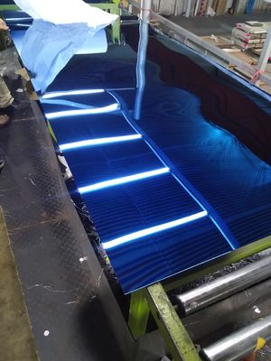Buen precio 201 Oro Azul Agua Color Ondulado Espejo PVD Revestido Hojas de acero inoxidable para el techo de tablero en línea