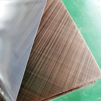 Buen precio 304 Rosa Oro Color Crosshairline 45 grados cepillado acabado de la hoja de acero inoxidable con anti-impresión de dedos en línea