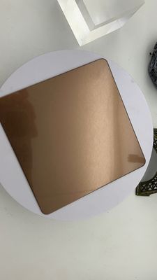 Buen precio Prensa hidráulica freno de acero inoxidable hoja de metal de Dubai pantalla de metal decorativa de acero inoxidable sala en línea