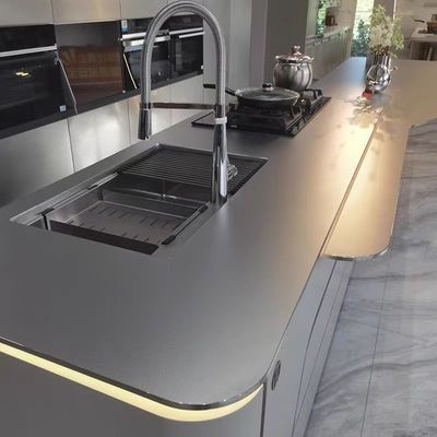 Buen precio Customizado 316L línea de cabello cepillado en relieve superficie de estallado de perlas de acero inoxidable acabado 304 borde redondo escritorio de cocina en línea