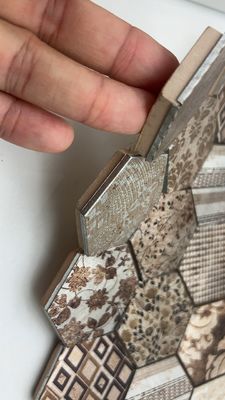 Buen precio Mosaicos de acero inoxidable de oro mosaico de metal de forma de baldosas para la pared interior en línea