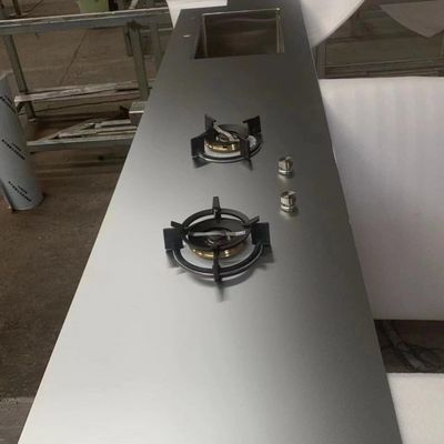 Buen precio Grado alimenticio 304 Superficie de arena anti-rasguños Armarios de chapa de acero inoxidable Mesa para cocina en línea