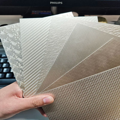 Buen precio 4*8ft 0.8mm 1mm 1.2mm 1.5mm espesor decoración de pared superficie en relieve hoja de acero inoxidable en línea