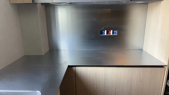 Encimera de cocina de acero inoxidable 304 antiarañazos con grifo