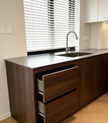 Buen precio Fregadero de trabajo de 30 pulgadas con instalación superior, acero inoxidable a prueba de arañazos, calibre 16 en línea