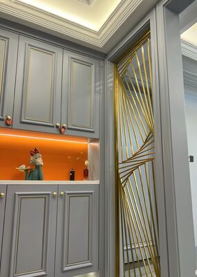 Buen precio Panel de pared de metal moderno con ranuras Divisor decorativo para interiores en línea